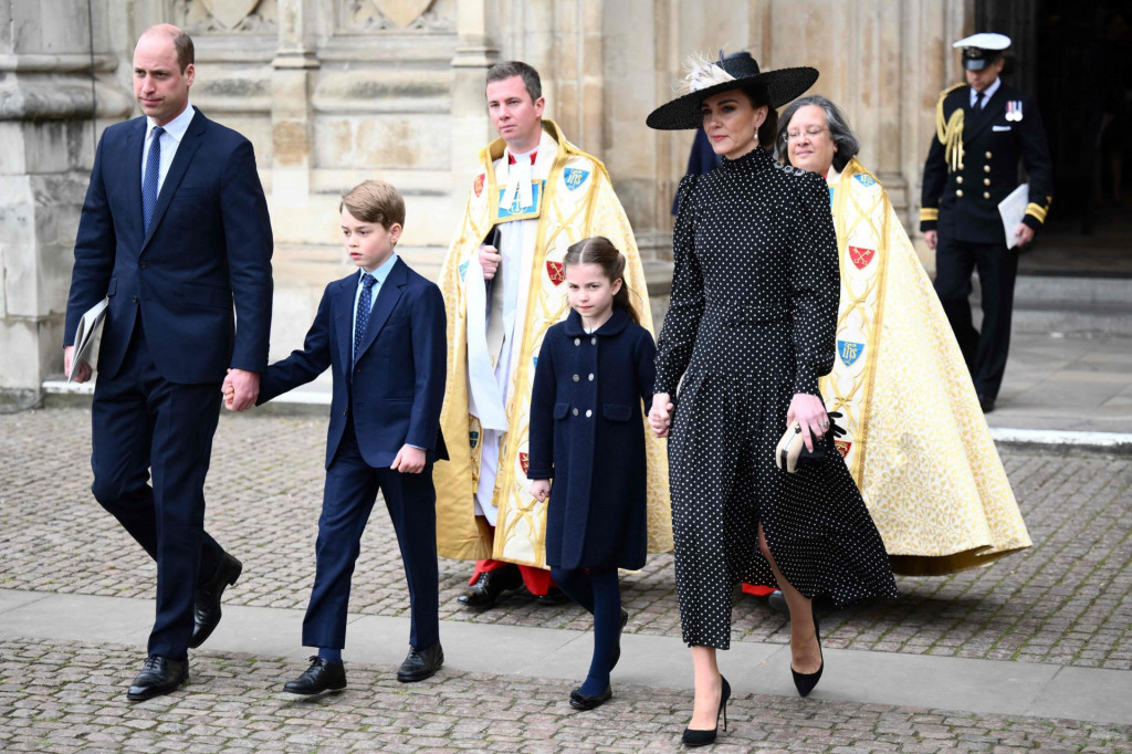 &lt;p&gt;William, George, Charlotte i Kate nakon mise zahvalnosti za princa Philipa, koja je održana u Westminsterskoj opatiji koncem ožujka, nepunu godinu nakon njegove smrti&lt;/p&gt;