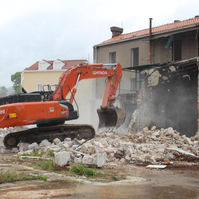 &lt;p&gt;Prošlog tjenda počelo je rušenje stambenog objekta u krugu bivše Libertasove Remize&lt;/p&gt;