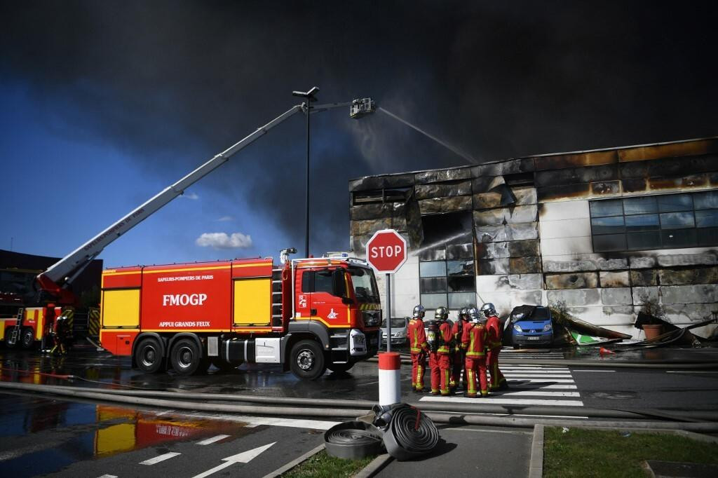 &lt;p&gt;Vatrogasci gase požar na Međunarodnoj tržnici Rungis&lt;/p&gt;