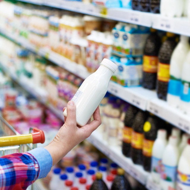 &lt;p&gt;Woman shopping dairy product in grocery store&lt;/p&gt;