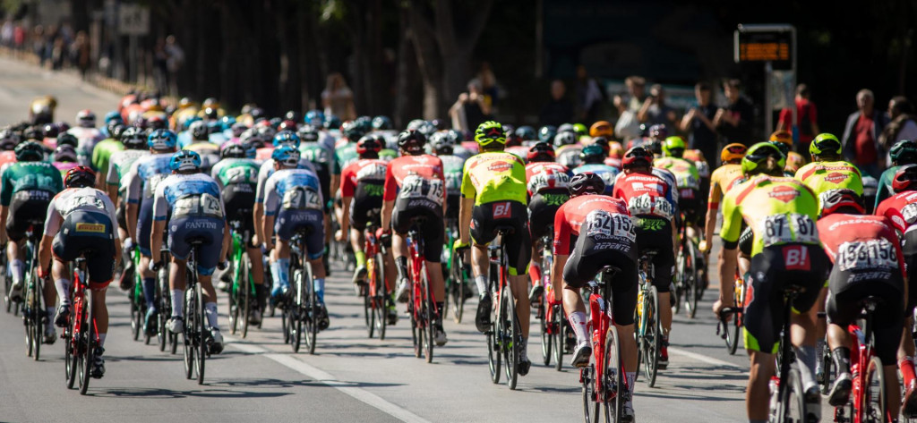 &lt;p&gt;Split, 290922.&lt;br&gt;
Treca etapa biciklisticke utrke CRO Race od Sinja do Pimostena vozi se kroz grad Split.&lt;br&gt;
Na fotografiji: Poljicka ulica.&lt;br&gt;