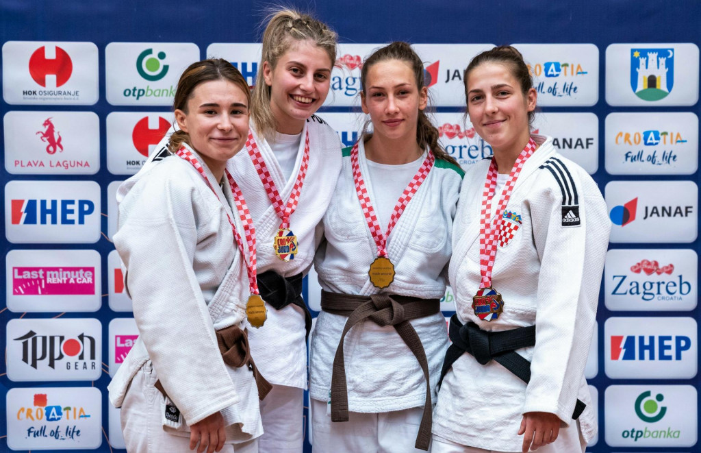 &lt;p&gt;Bruna Bilić (druga s lijeva) - osmijeh nove mlađe seniorske prvakinje Hrvatske&lt;/p&gt;