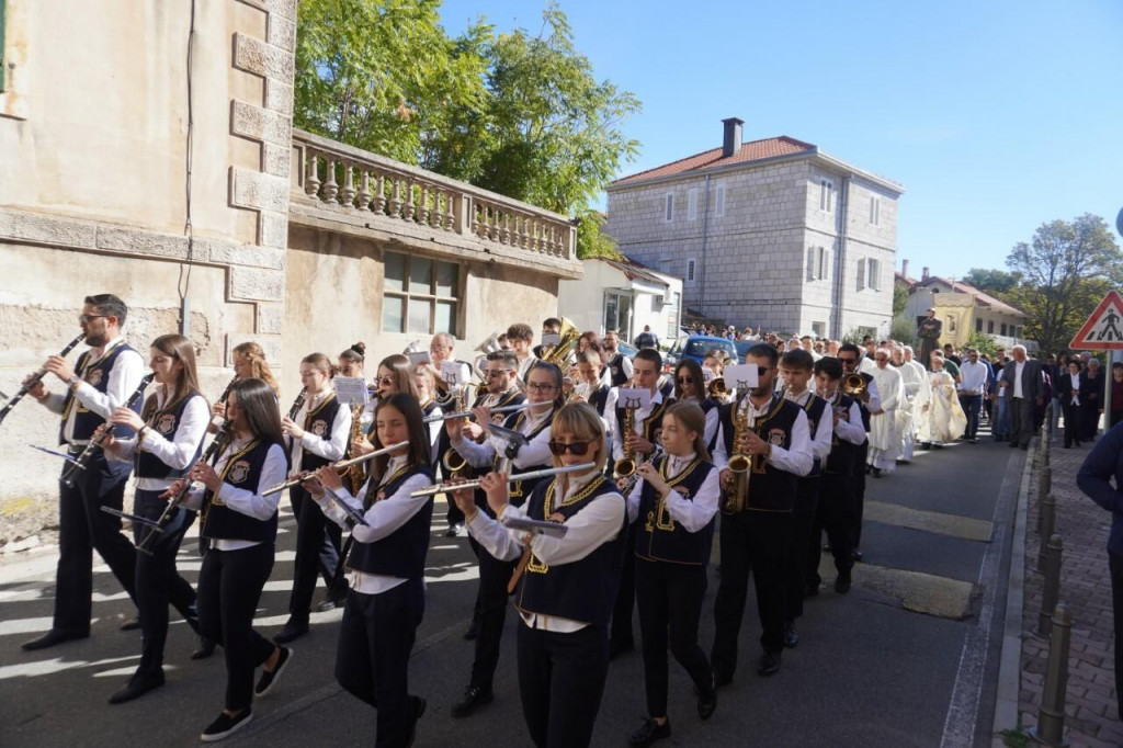 &lt;p&gt;Članovi Hrvatskog puhačkog orkestra Gradske glazbe u procesiji&lt;/p&gt;