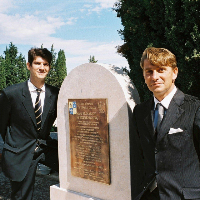 &lt;p&gt;Claude Grbeša i Jean-François Reille Soult, vojvoda od Dalmacije, pored spomenika generalu Slivariću u Gignacu&lt;/p&gt;