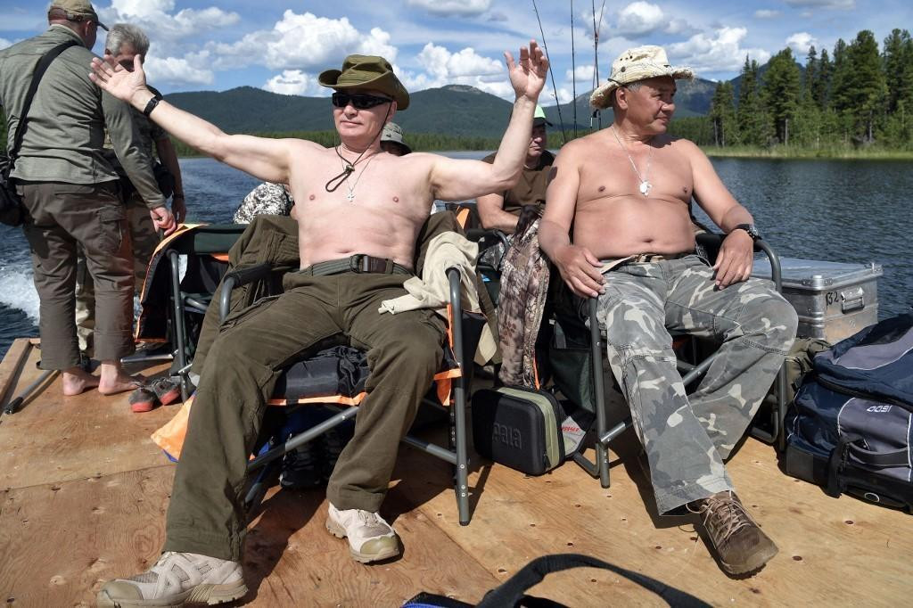 &lt;p&gt;Vladimir Putin i Sergej Šojgu u Sibiru 2017.&lt;/p&gt;
