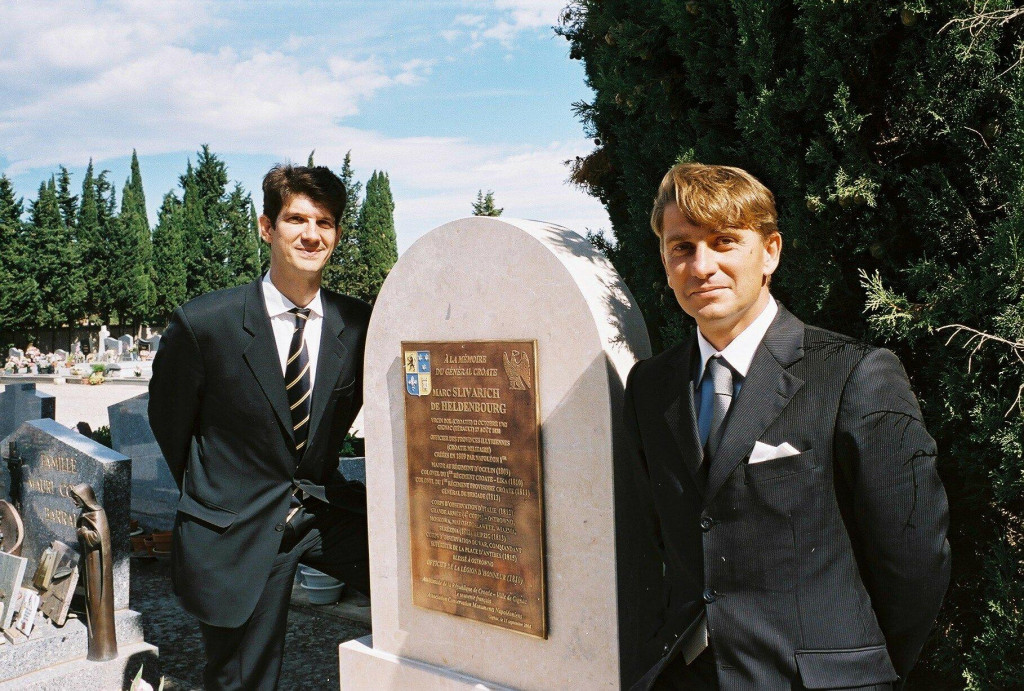 &lt;p&gt;Claude Grbeša i Jean-François Reille Soult, vojvoda od Dalmacije, pored spomenika generalu Slivariću u Gignacu&lt;/p&gt;
