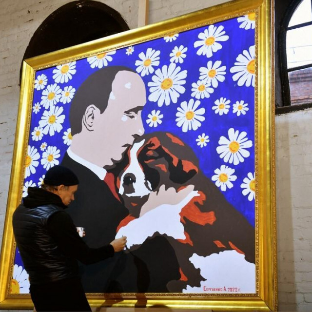 &lt;p&gt;Aleksej Sergienko slika mirotočivog ‘Putina sa psićem‘, poklon za diktatorov rođendan &lt;/p&gt;