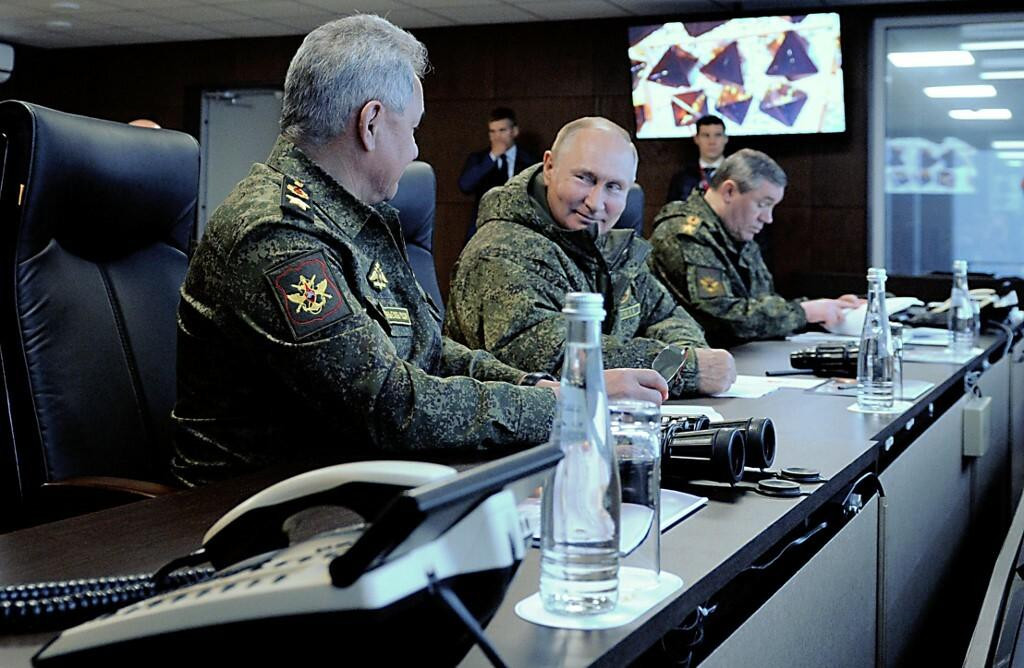 &lt;p&gt;Ruski predsjednik Vladimir Putin s ministrom obrane Sergejem Šojguom i zapovjednikom oružanih snaga Valerijem Gerasimovom&lt;/p&gt;

&lt;p&gt; &lt;/p&gt;