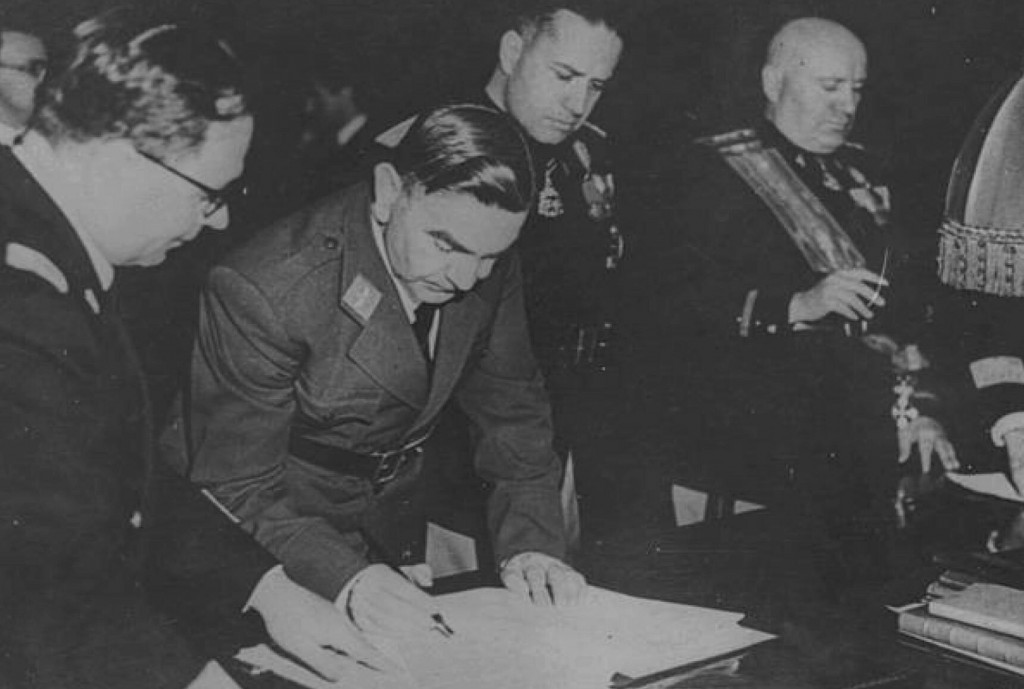 &lt;p&gt;Ante Pavelić i Benito Mussolini potpisuju 18. svibnja 1941. godine Rimske ugovore kojima su veliki dijelovi Hrvatske predani Italiji&lt;/p&gt;