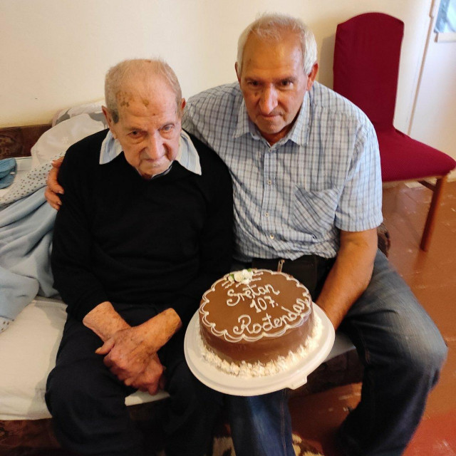 &lt;p&gt;Najstariji Konavljanin Božo Kralj sa sinom Matom na proslavi svog 107. rođendana&lt;/p&gt;