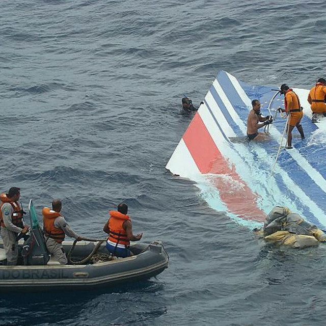 &lt;p&gt;Neke ostatke Airbusa na letu AF447 Brazilska mornarica je pronašla na površini otprilike tjedan dana nakon nesreće&lt;/p&gt;