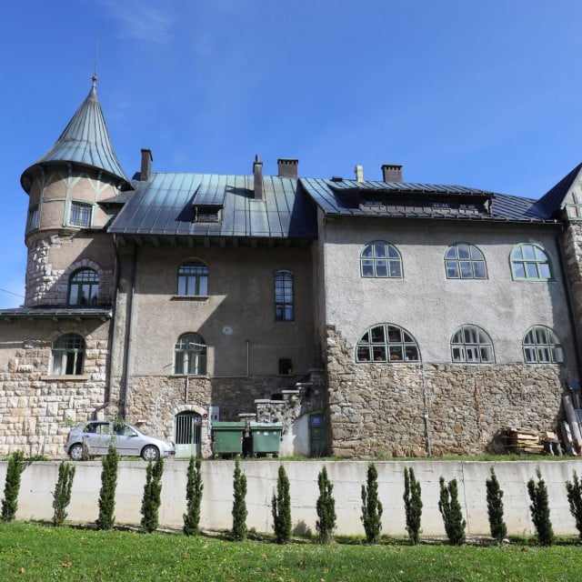 &lt;p&gt;Dvorac Stara Sušica pruža usluge dječjeg odmarališta te u njemu borave djeca i mladež iz čitave Hrvatske na različitim programima škole u prirodi, kampovima, zimovanjima i ljetovanjima.&lt;br&gt;
 &lt;/p&gt;