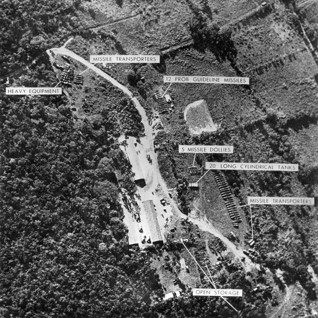 &lt;p&gt;Amerikanci su 15. listopada 1962. otkrili na Kubi nekoliko sovjetskih rampi za nuklearne projektile. Bio je to početak dvotjedne krize i hodanja po rubu nuklearnog rata&lt;/p&gt;