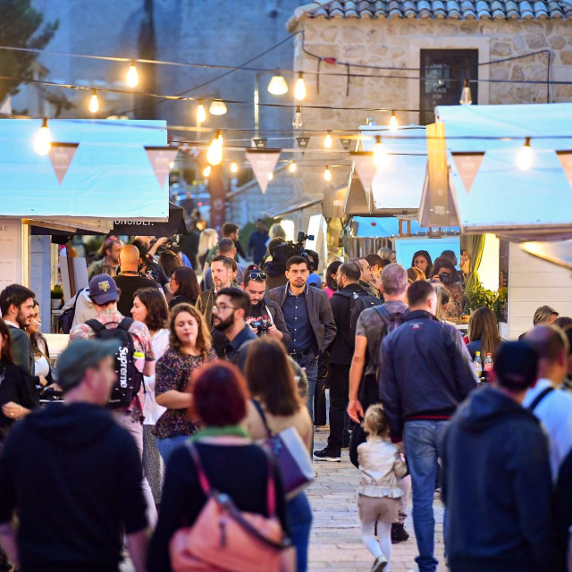 &lt;p&gt;Dubrovnik, 121022.&lt;br&gt;
U Lazaretima je otvoren prvi street food festival pod nazivom Bavarin.&lt;br&gt;
