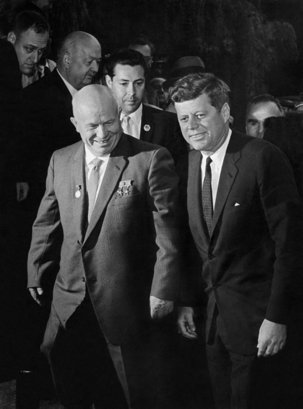 &lt;p&gt;Kennedy i Hruščov su bili bolji&lt;/p&gt;