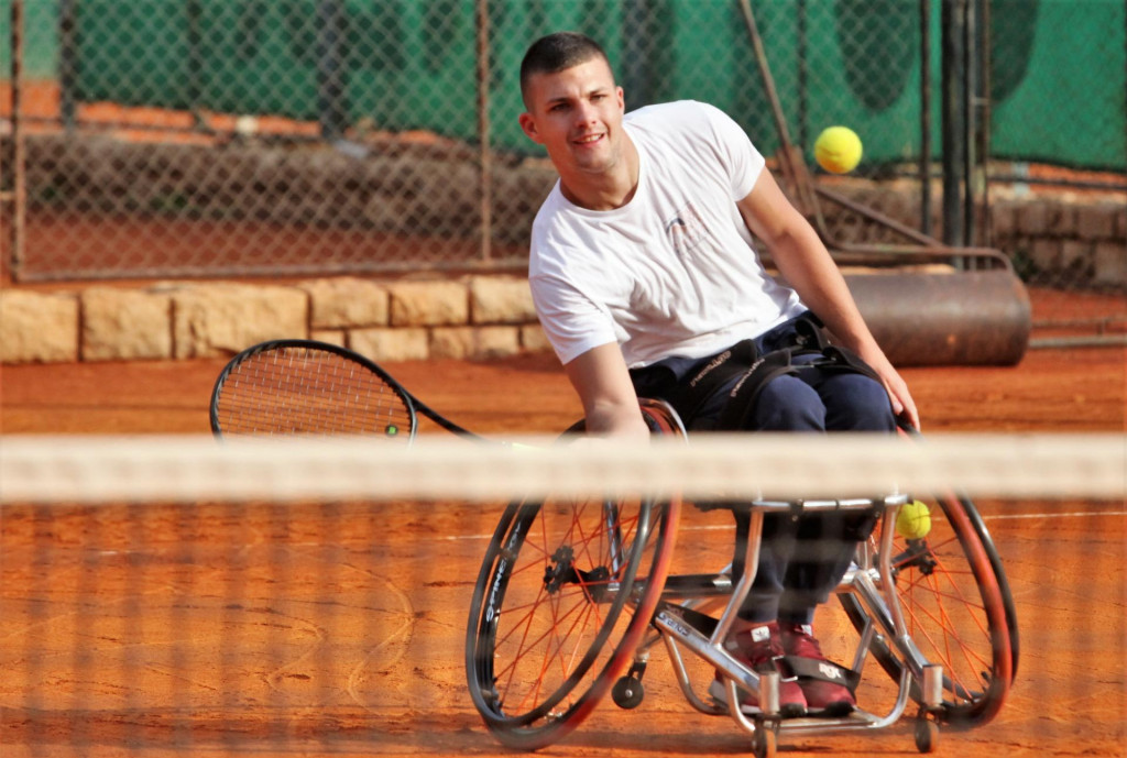 &lt;p&gt;Ante Kolunđija na treningu na tenis terenima u Uvali Lapad&lt;/p&gt;