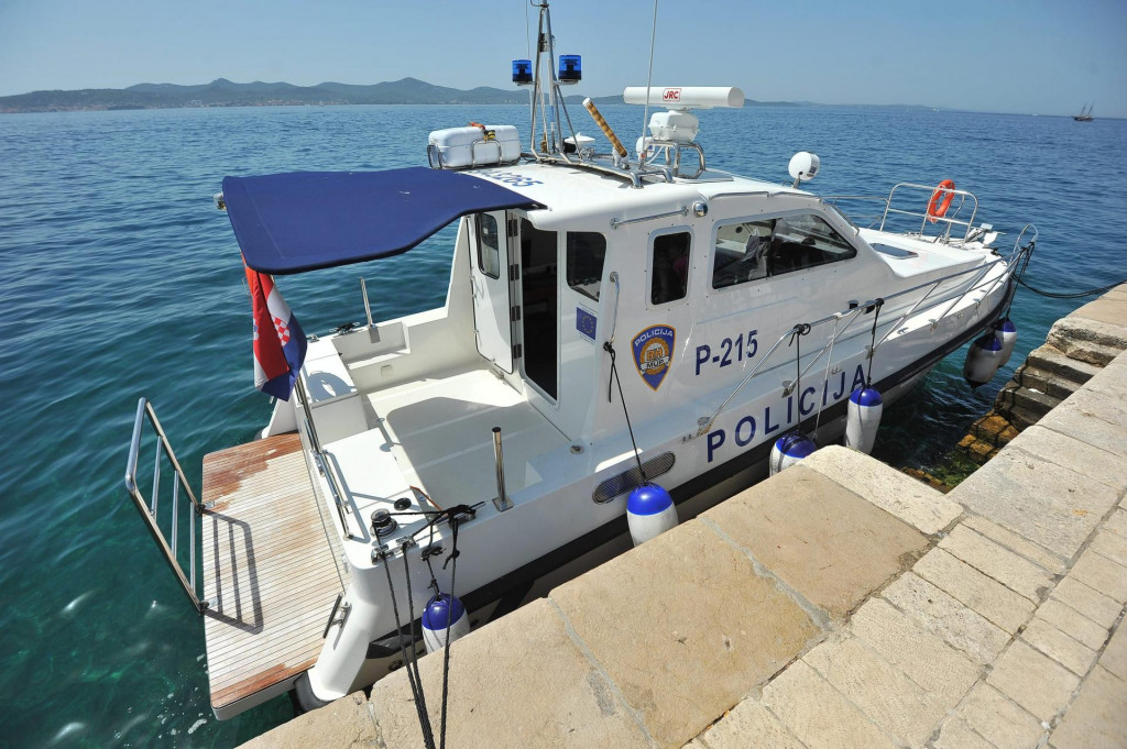 &lt;p&gt;Zadar, 040817.&lt;br&gt;
Danas je na zadarskoj rivi krsten novi brod pomorske policije koji je dobio ime po stradalom pripadniku Poskoka - Anti Baljku Paji.&lt;br&gt;
Na fotografiji: svecanost.&lt;br&gt;