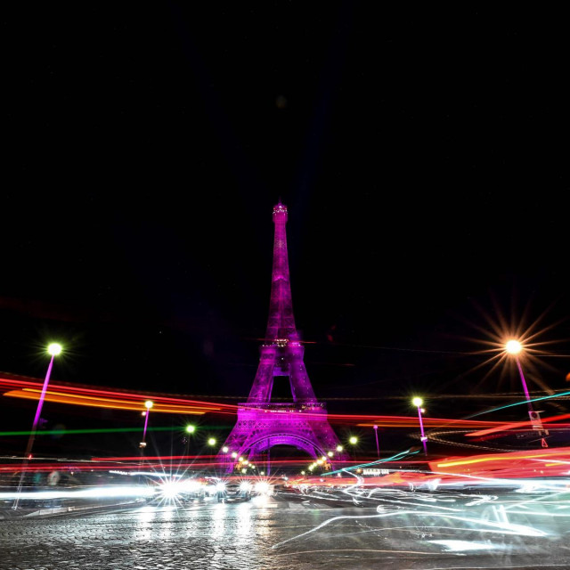 &lt;p&gt;Eiffelov toranj će sat ranije tonuti u mrak&lt;/p&gt;

&lt;p&gt; &lt;/p&gt;