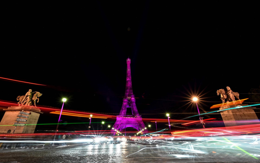 &lt;p&gt;Eiffelov toranj će sat ranije tonuti u mrak&lt;/p&gt;

&lt;p&gt; &lt;/p&gt;