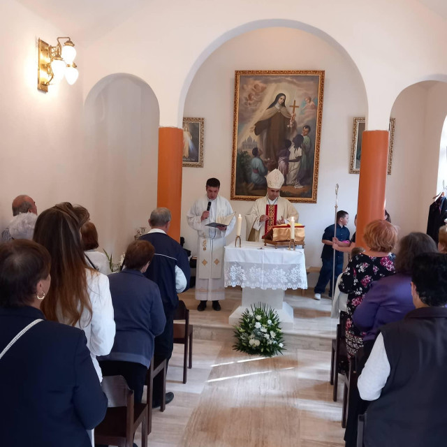 &lt;p&gt;U Kozarici na Mljetu otvorena je nova kapelica Svete Terezije. Misu je predvodio dubrovački biskup Roko Glasnović&lt;/p&gt;