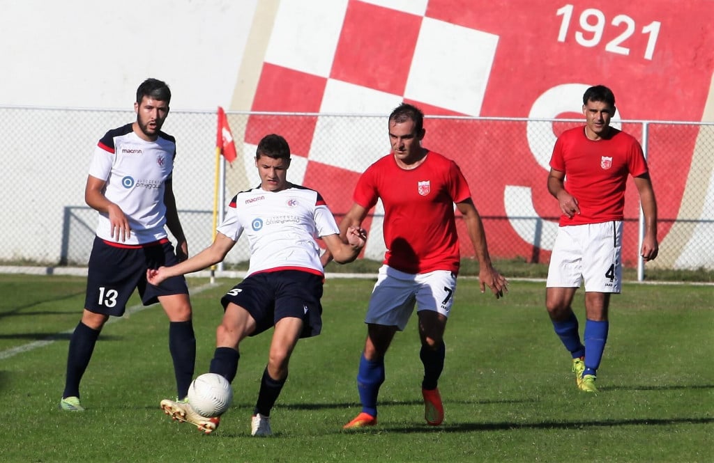 &lt;p&gt;Slaven - Konavljanin 2:0 u 3. kolu (na slici), a nakon 5. kola Konavljanin prvi, Slaven drugi, a isti broj bodova ima i treći ONK Metković&lt;/p&gt;