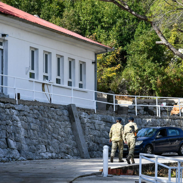 &lt;p&gt;Spomen-ploču u logoru Mornj čuva crnogorska vojska&lt;/p&gt;