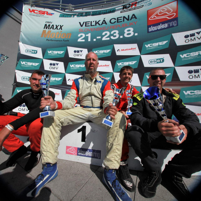 &lt;p&gt;Automobilisti Dubrovnik Racinga na pobjedničkom postolju- Nikola Radnjić, Maro Franić, Mirko Pendo i Đivo Franić&lt;/p&gt;