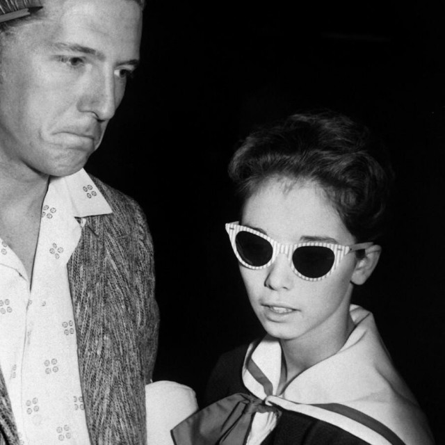 <p>Jerry Lee Lewis i njegova 13-godi&scaron;nja supruga Myra snimljeni u Londonu 1958., nakon &scaron;to mu je otkazana turneja zbog skandaloznog postupka</p>