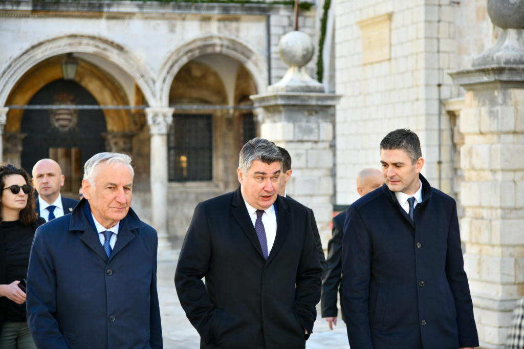 &lt;p&gt;Župan DNŽ Nikola Dobroslavić, predsjendik RH Zoran Milanović i gradonačelnik Dubrovanika Mato Franković&lt;/p&gt;