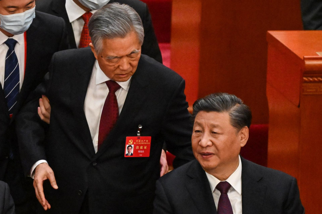 &lt;p&gt;Xi Jinping nije ni pogledao Hu Jintaoa dok su ovog odvodili &lt;/p&gt;