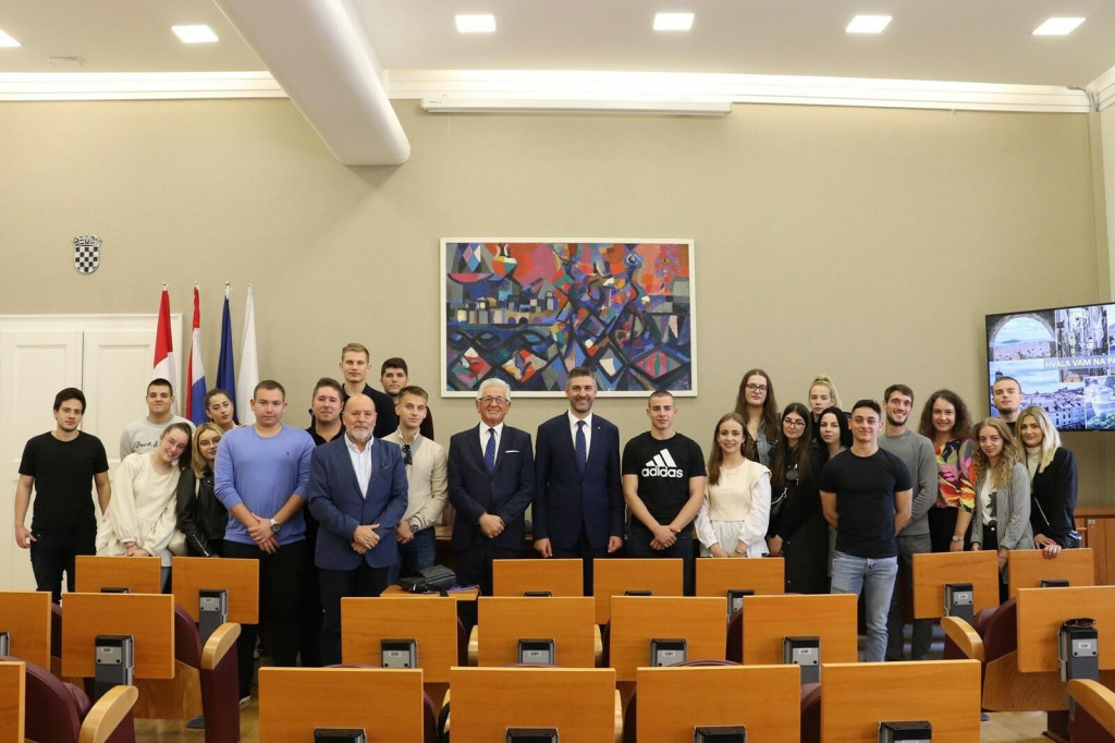 &lt;p&gt;Gradonačelnik Mato Franković sa studentima Libertas međunarodnog sveučilišta&lt;br&gt;
 &lt;/p&gt;