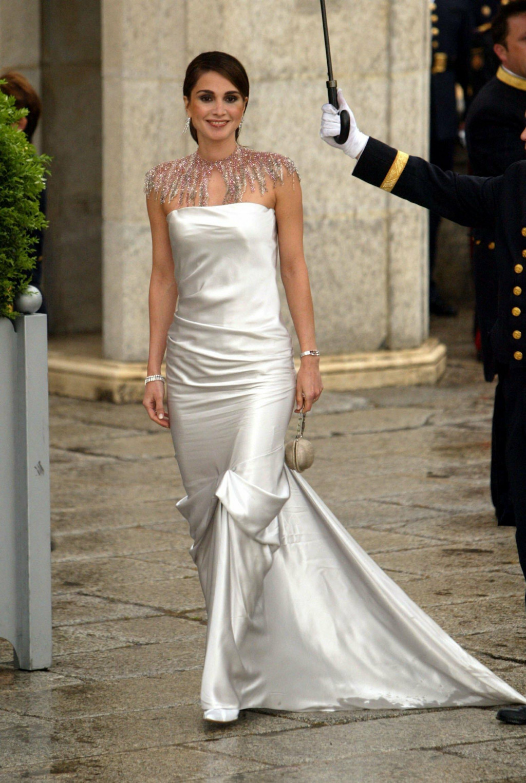 &lt;p&gt;Kraljica Rania u svibnju 2004. na gala večeri uoči vjenčanja princa Felipea i Letizije Ortiz, sada španjolskog kralja i kraljice&lt;/p&gt;