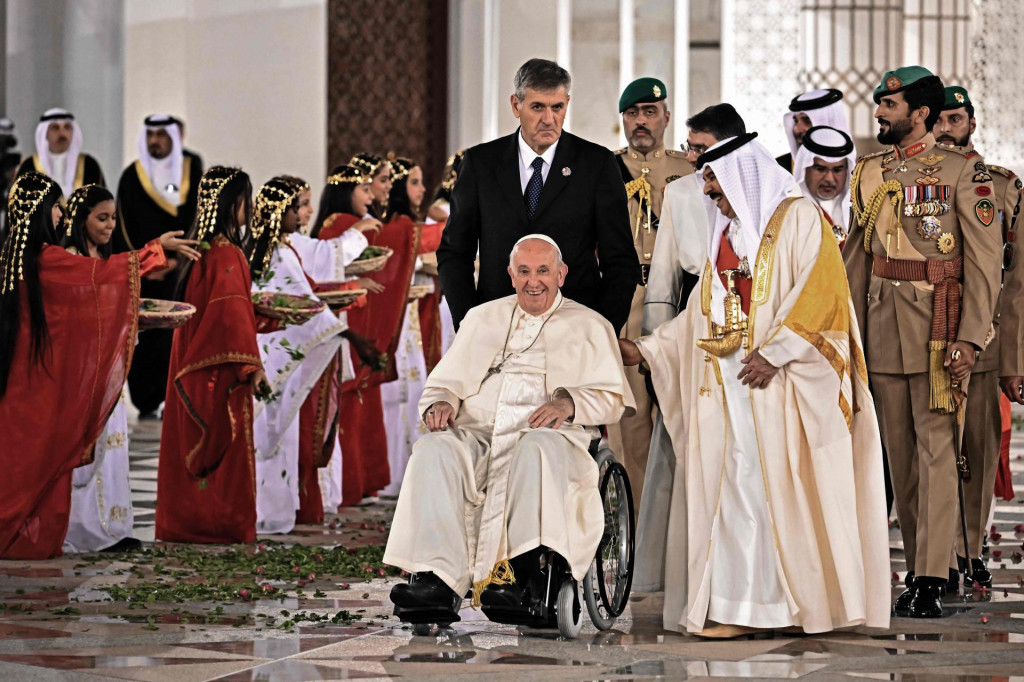 &lt;p&gt;Papa Frane kod bahreinskog kralja&lt;/p&gt;