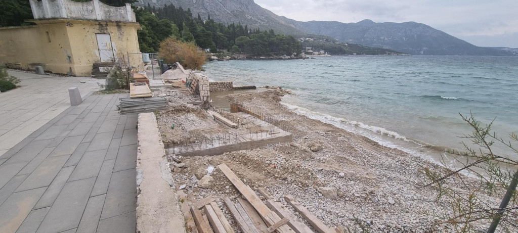 &lt;p&gt;Izgradnja rampe za siguran ulazak u more na plaži u Srebrenom&lt;/p&gt;