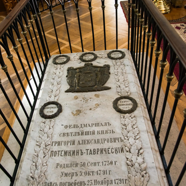 &lt;p&gt;Potemkinova grobnica u katedrali u Hersonu&lt;/p&gt;
