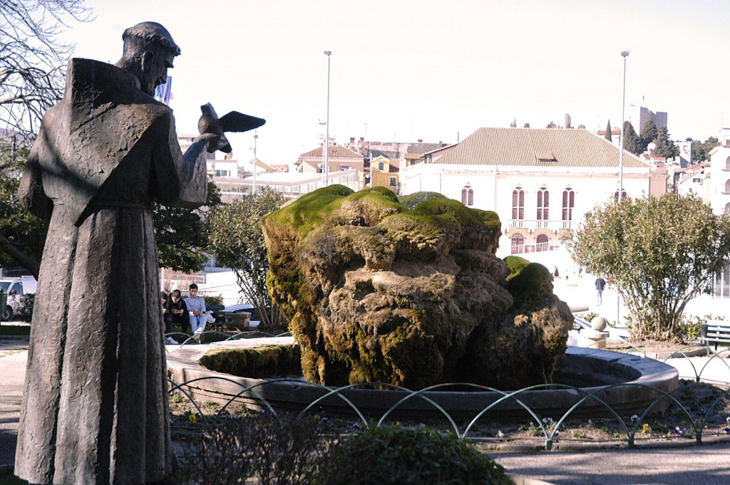 &lt;p&gt;Kip svetoga Franje Asiškoga u Perivoju fra Luje Maruna značajno je djelo Ale Guberine&lt;/p&gt;