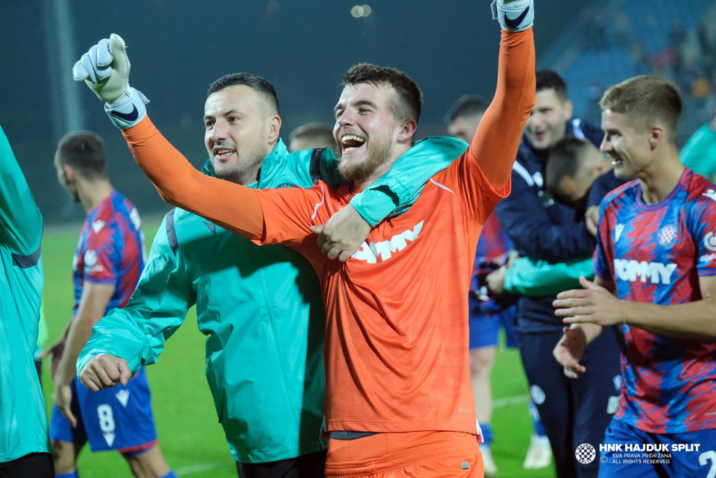 &lt;p&gt;Danijel Subašić s Karlom Sentićem slavi pobjedu Hajduka u Gorici&lt;/p&gt;