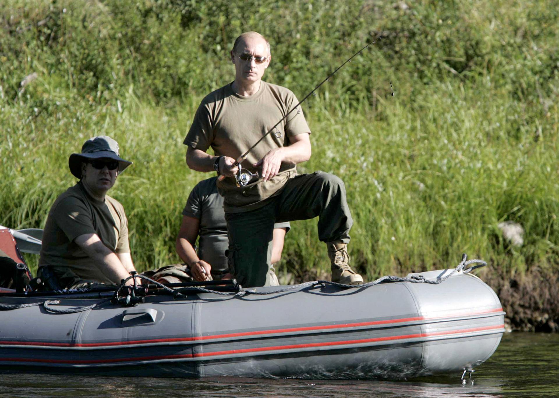 Путин на лодке
