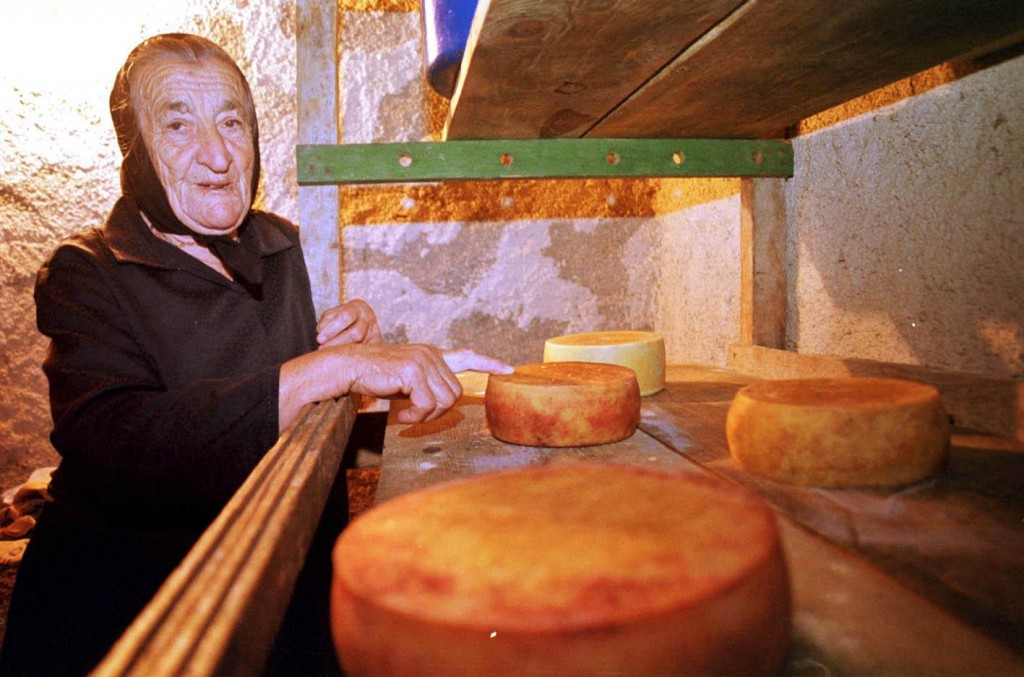 &lt;p&gt;foto:mali proizvođači paškog sira (arhivska fotografija)&lt;/p&gt;