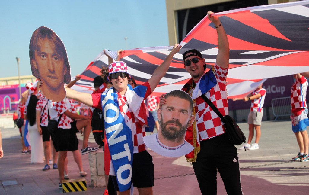 &lt;p&gt;Hrvatski navijači u Dohi su razvili najveću navijačku zastavu&lt;/p&gt;