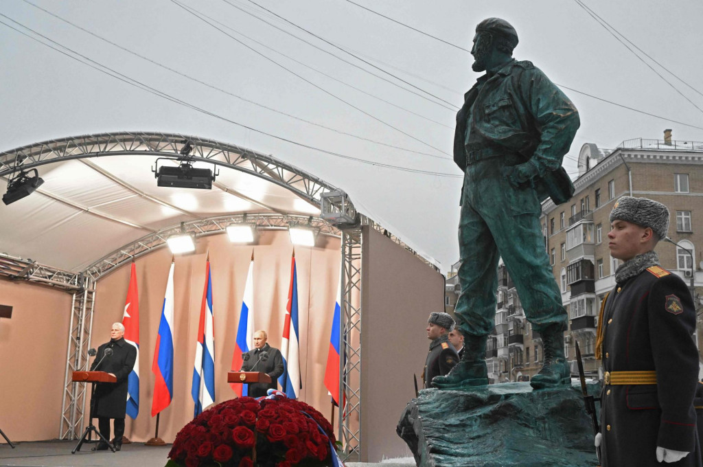 &lt;p&gt;Castrov kip u Moskvi predstavlja njegov lik iz 1962. godineAFP&lt;/p&gt;