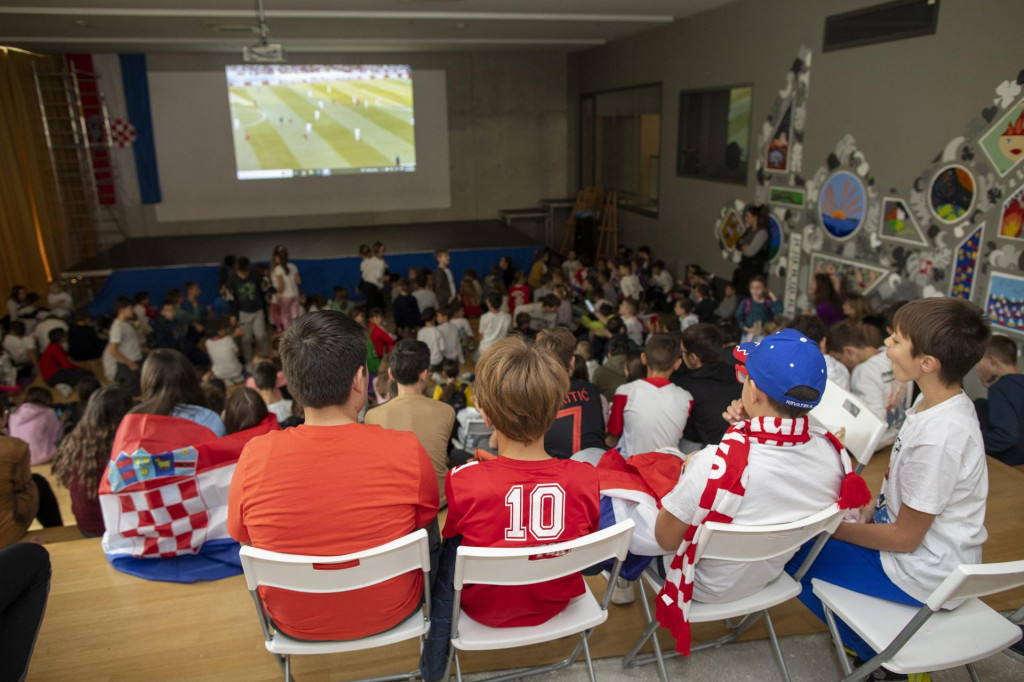 &lt;p&gt;Organizirano gledanje utakmice Hrvatske u jednoj splitskoj osnovnoj školi&lt;/p&gt;