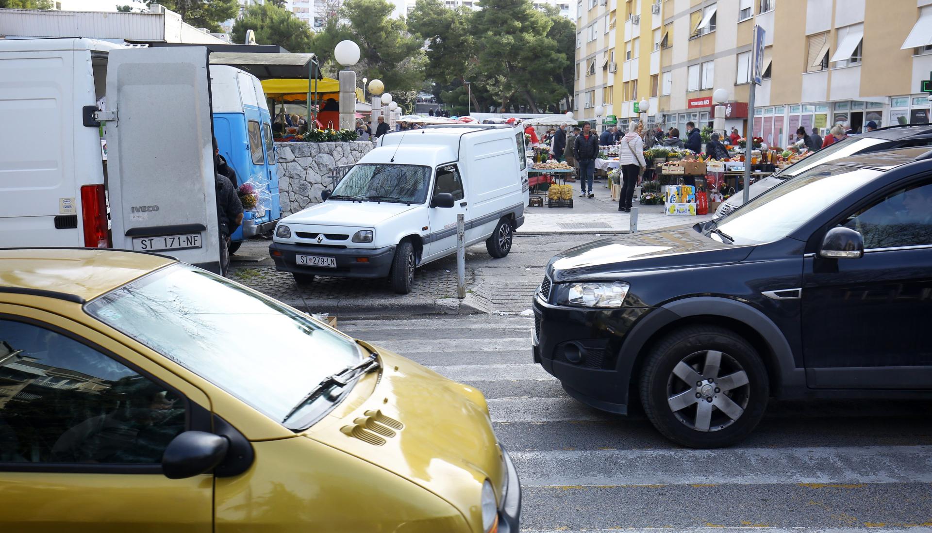 Slobodna Dalmacija Vozači nisu krivi i ne mogu ispaštati jer nemaju gdje parkirat zavapila