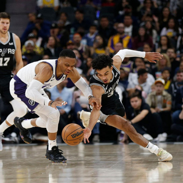 &lt;p&gt;SAN ANTONIO, TX - NOVEMBER 26: Tre Jones #33 of the San Antonio Spurs steals the ball from Russell Westbrook #0 of the Los Angeles Lakers in the second half at AT&amp;T Center on November 26, 2022 in San Antonio, Texas. NOTE TO USER: User expressly acknowledges and agrees that, by downloading and or using this photograph, User is consenting to terms and conditions of the Getty Images License Agreement. Ronald Cortes/Getty Images/AFP (Photo by Ronald Cortes/GETTY IMAGES NORTH AMERICA/Getty Images via AFP)&lt;/p&gt;