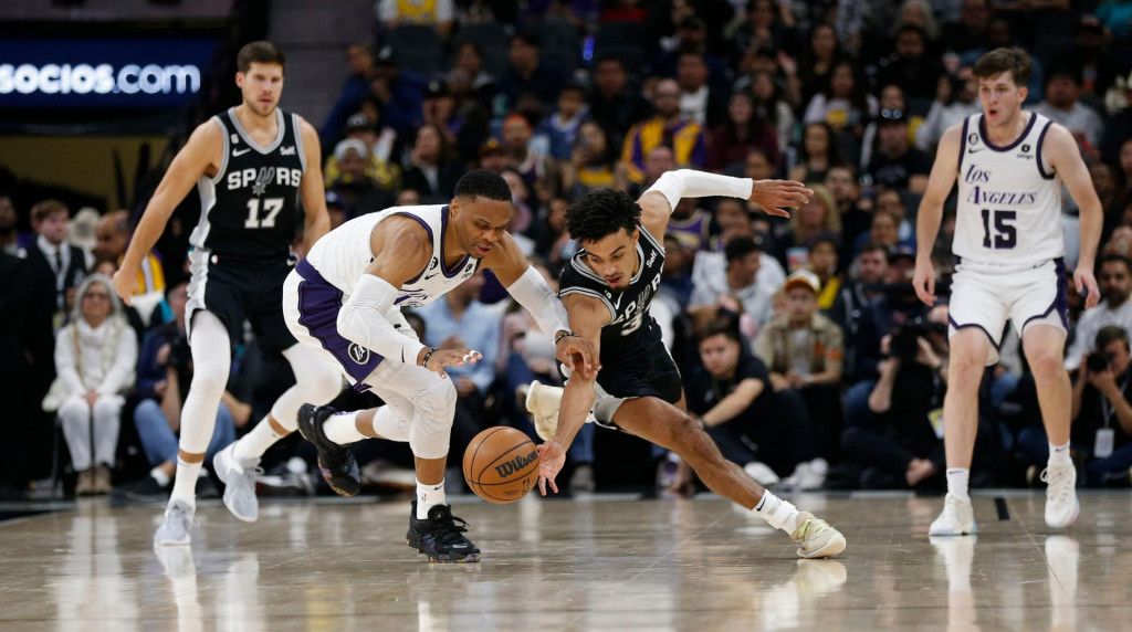 &lt;p&gt;SAN ANTONIO, TX - NOVEMBER 26: Tre Jones #33 of the San Antonio Spurs steals the ball from Russell Westbrook #0 of the Los Angeles Lakers in the second half at AT&amp;T Center on November 26, 2022 in San Antonio, Texas. NOTE TO USER: User expressly acknowledges and agrees that, by downloading and or using this photograph, User is consenting to terms and conditions of the Getty Images License Agreement. Ronald Cortes/Getty Images/AFP (Photo by Ronald Cortes/GETTY IMAGES NORTH AMERICA/Getty Images via AFP)&lt;/p&gt;