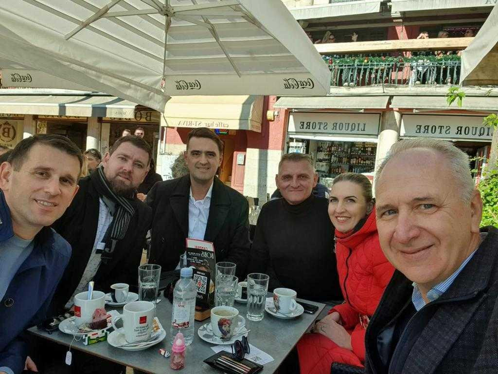 &lt;p&gt;Andro Krstulović Opara podržao tim Tomislava Šute na unutarstranačkim izborima HDZ-u Split&lt;/p&gt;