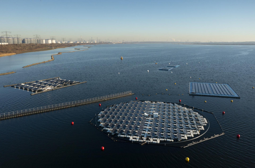 &lt;p&gt;Plutajući solarni paneli na jezeru u Nizozemskoj AFP&lt;/p&gt;