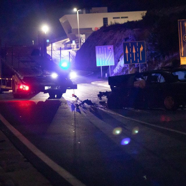 &lt;p&gt;Prometna nesreća kod Trogira: u sudaru dvaju osobnih vozila teško stradala jedna osoba, prevezena je u KBC Split&lt;/p&gt;