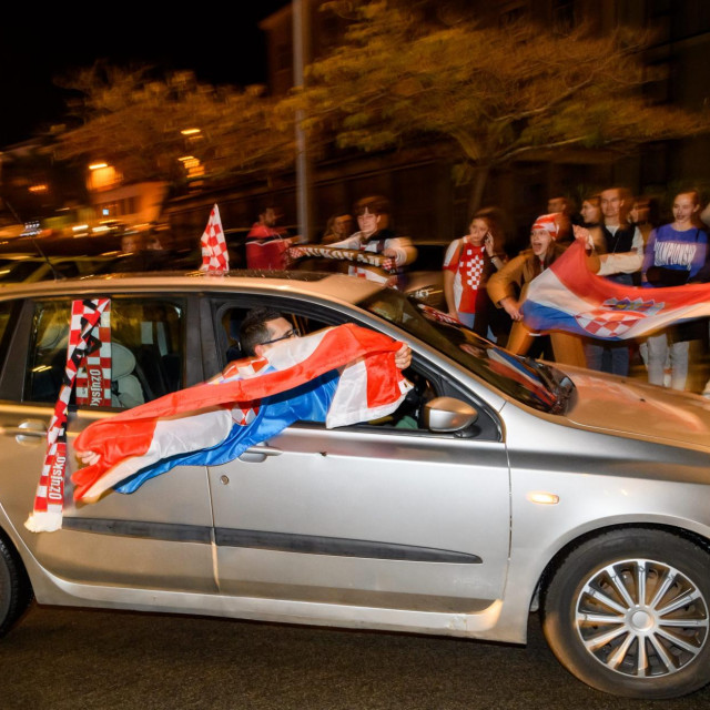 &lt;p&gt;Sibenik, 091222.&lt;br&gt;
Slavlje na ulicama grada nakon pobjede Hrvatske protiv Brazila na Svjetskom prvenstvu.&lt;br&gt;
