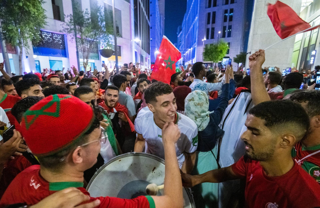 &lt;p&gt;Doha, Katar, 061222.&lt;br&gt;
FIFA Svjetsko prvenstvo Katar 2022.&lt;br&gt;
Navijaci Maroka slave pobjedu nad Spanjolskom na ulicama Dohe.&lt;br&gt;